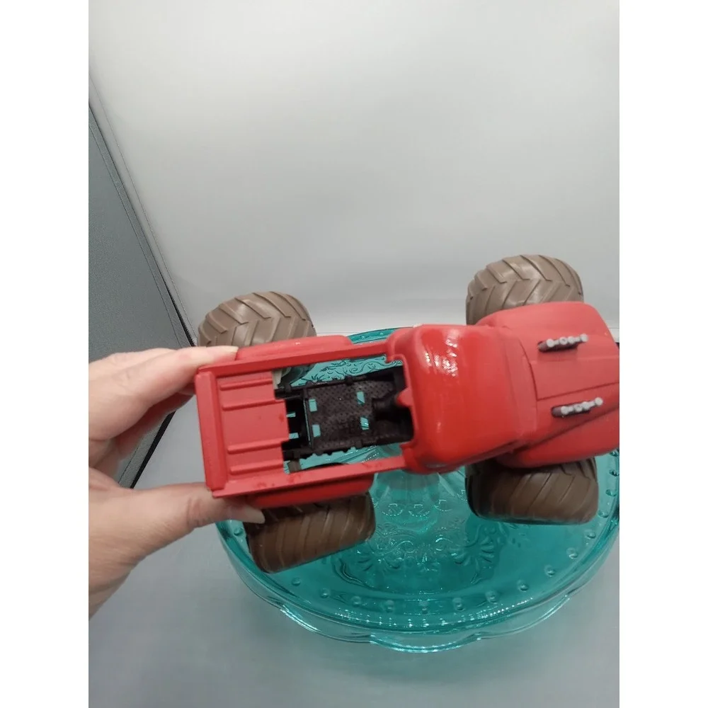 Spin Master Monster Jam Red Retro Grave Digger Pickup Truck 1:64